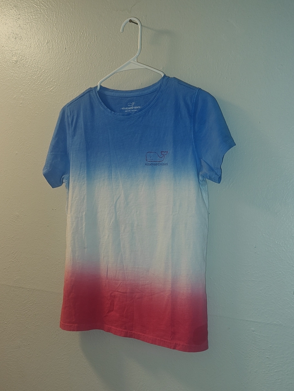 Boys small Vineyard Vines Blue White Red Ombre Whale Tee